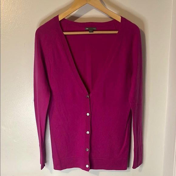 GAP 100% Cashmere Hot Pink Mother of Pearl Button Up V-Neck Cardigan Sweater SzM - Picture 1 of 6